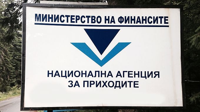 Абитуриентите плащат сами здравните си осигуровки през летните месеци