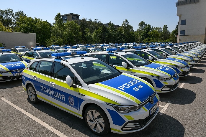 \"Пътна полиция\" получи 50 нови автомобила
