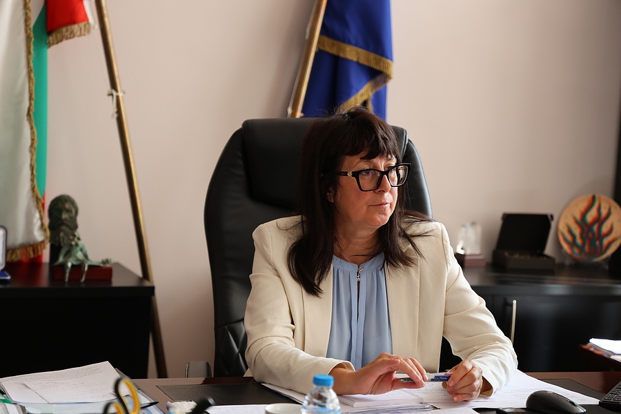 Здравният министър разпореди спешни проверки в обекти, предлагащи енергиен прах