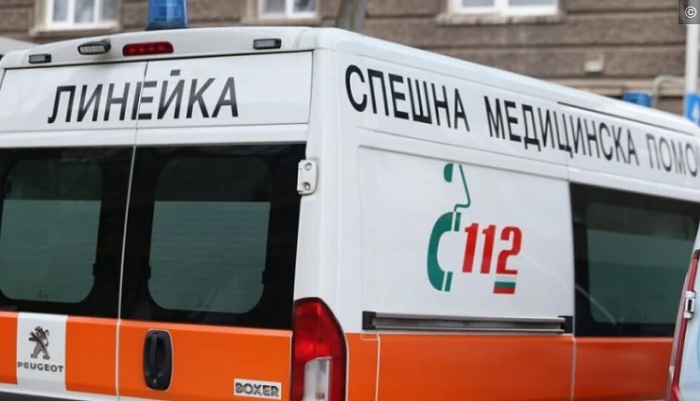  Майка скочи с бебето си от третия етаж на хотел в Кърджали