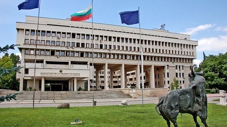 МВнР призова българите в Иран незабавно да напуснат страната