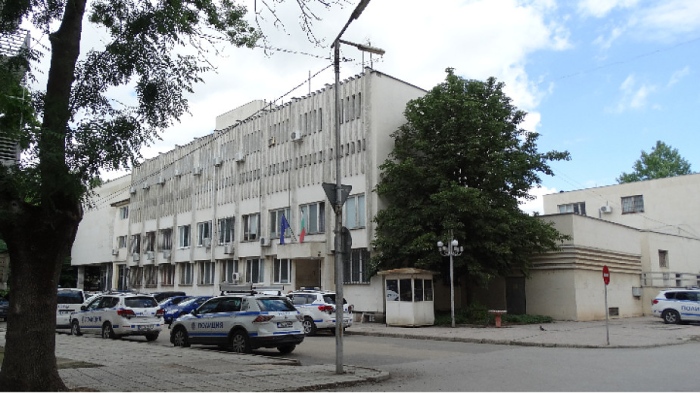 Задържаха мъж заплашил четирима полицаи с убийство