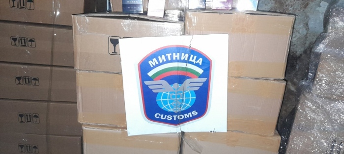 Задържаха 5676 парфюми с обозначения на елитни марки