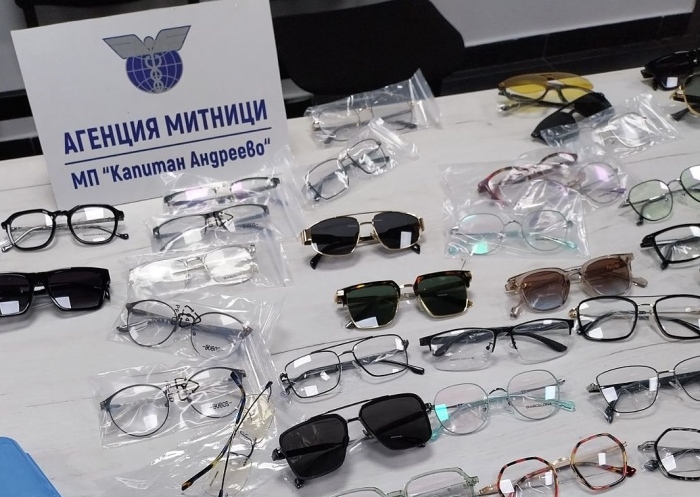 Задържаха над 200 000 контрабандни очила