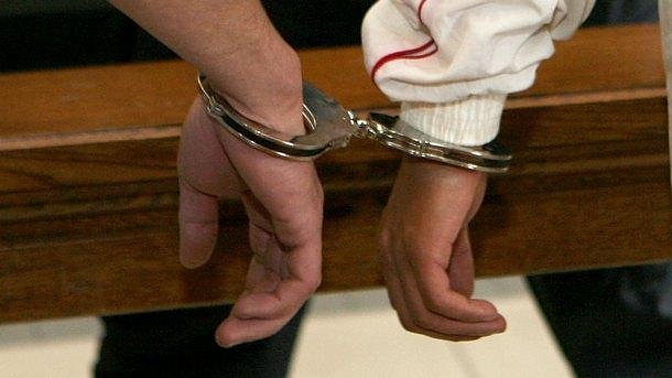 Задържани са двама души откраднали 13 000 лева