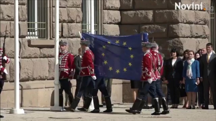 Денят на Европа: Издигнаха знамето на ЕС пред президентството