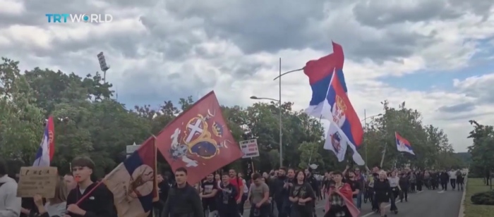 С искане за предсрочни избори: Хиляди студенти на протест в Белград 