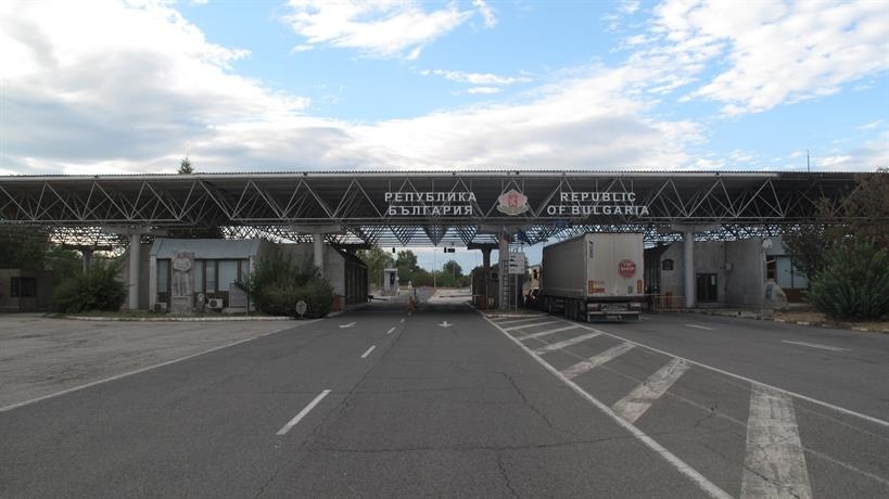 Задържаха двама румънци, опитали да подкупят български гранични полицаи