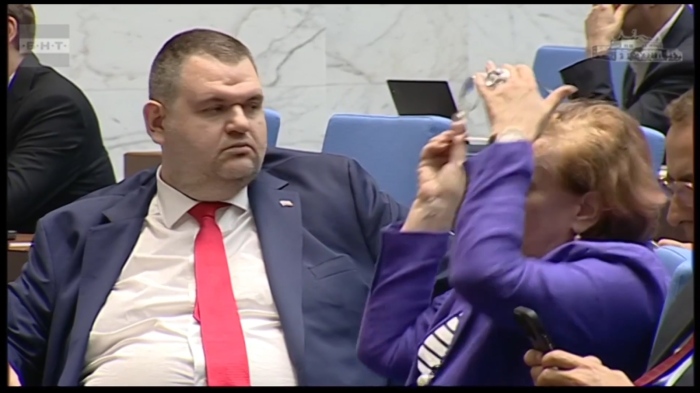 Пеевски с нов призив: \"Институциите да затегнат контрола върху бързите кредити\" 