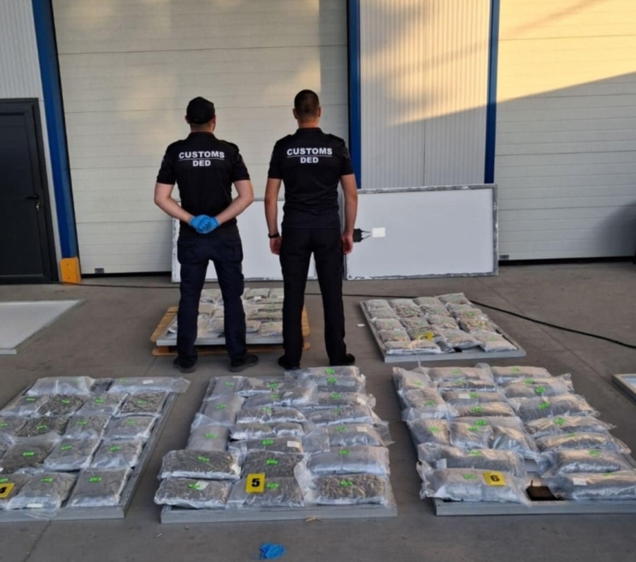 Откриха близо 50 кг марихуана в соларни панели