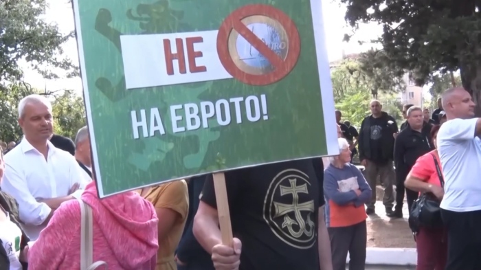 Напрежение и протести по време европейска визита: Урсула Фон Дер Лайен: \"1/3 от оръжията за Украйна идват от България\"