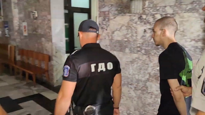 Съдът решава: Остават ли в ареста 4-мата биячи на полицейския шеф 