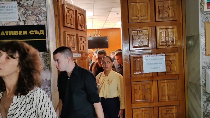 Съдът в Русе реши: Пуснаха под домашен обвиняемите за побоя над полицейския шеф