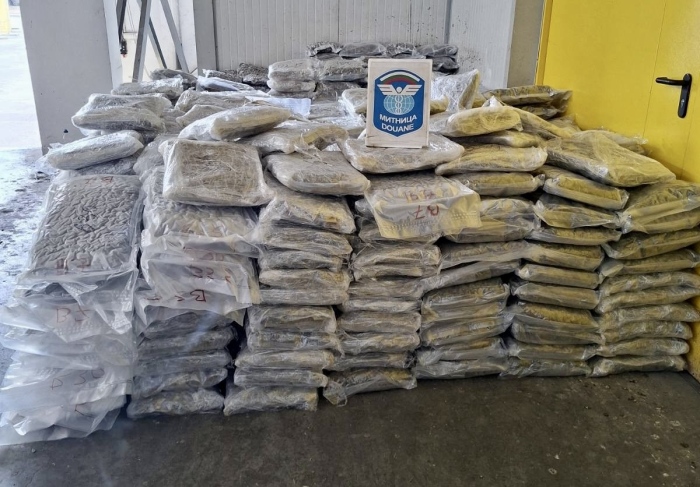 Почти 740 кг марихуана е задържана при опит за контрабанда на „Капитан Андреево“