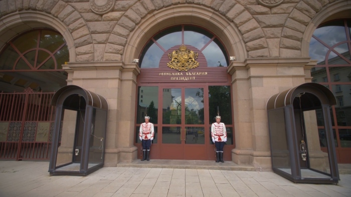 Президентът или НС: Кой трябва да избира шефовете на служби?