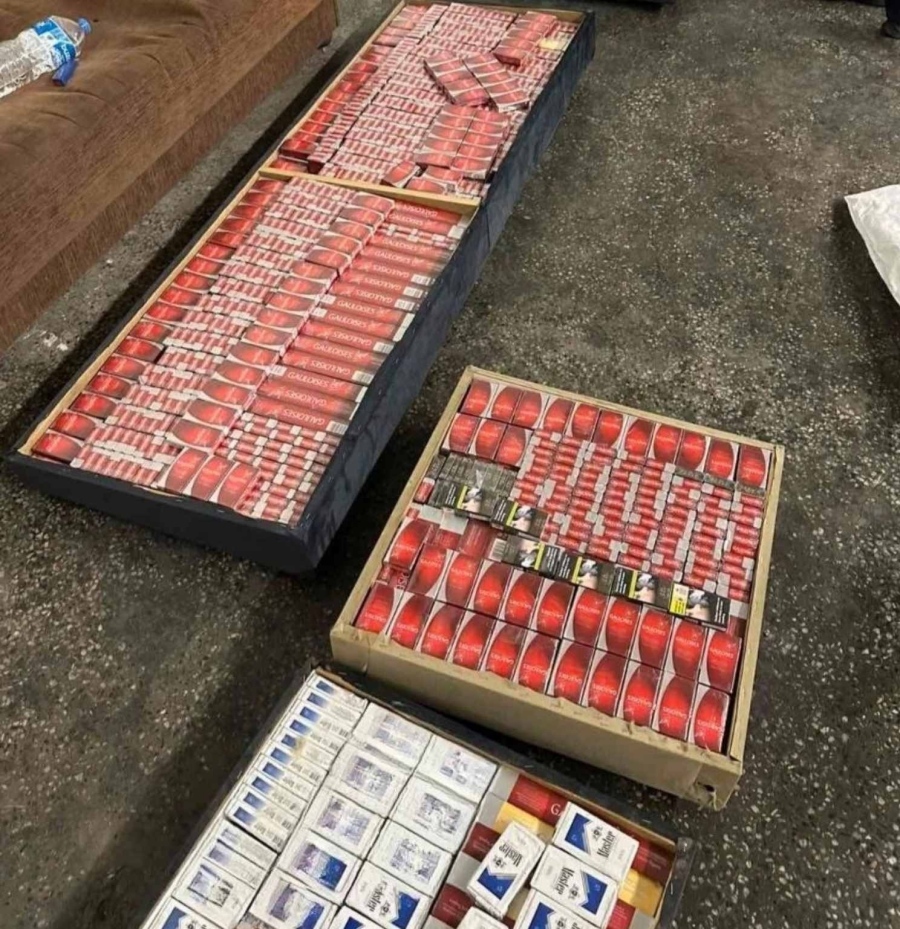 Откриха контрабандни цигари в камион с мебели