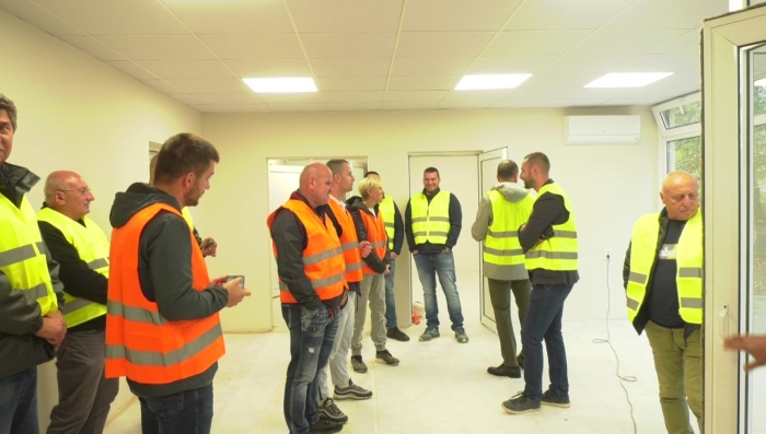 На финалната права: Ремонтът на покрития плувен басейн във Враца приключва