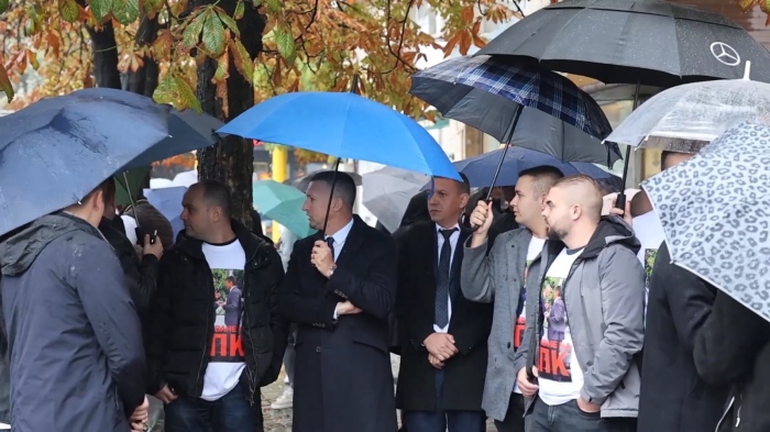 ДПС-НН на протест пред КПК: Депутати от ПП отидоха на доброволен разпит