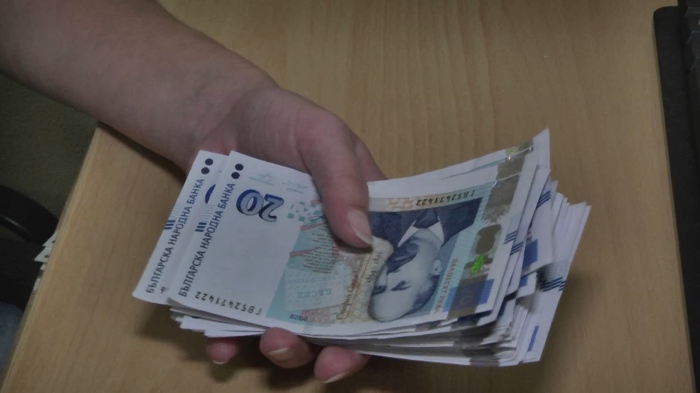 Вдигат минималната заплата със 136 лв.: Бизнесът и синдикати отново не се разбраха