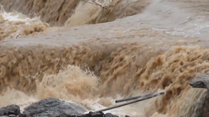 Наводнение в морския курорт Лозенец: Царево отново е под вода - има закъсали коли (Обновен)