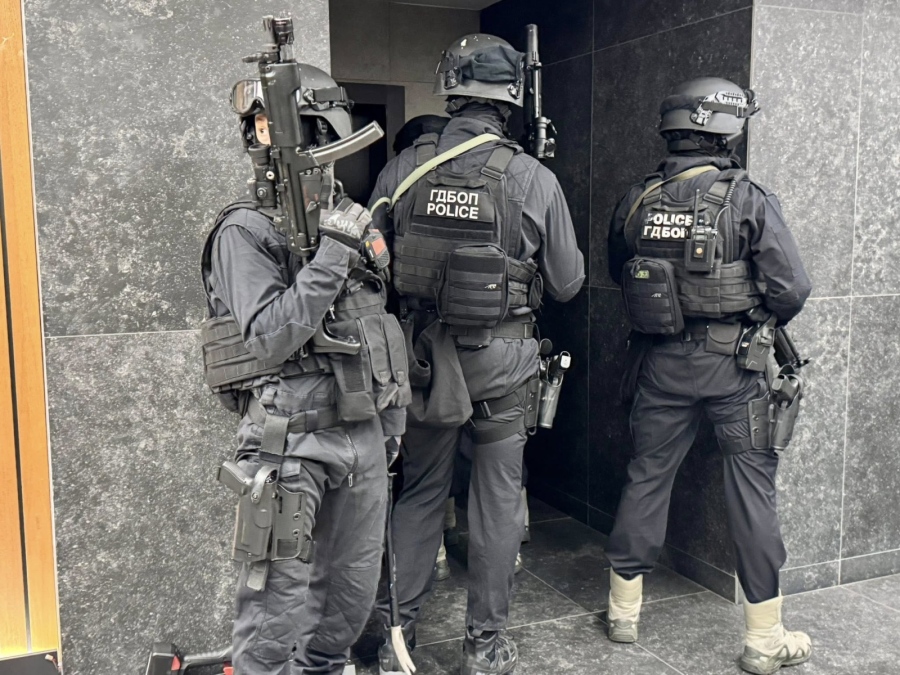 ГДБОП неутрализира престъпна група за трафик на мигранти през България