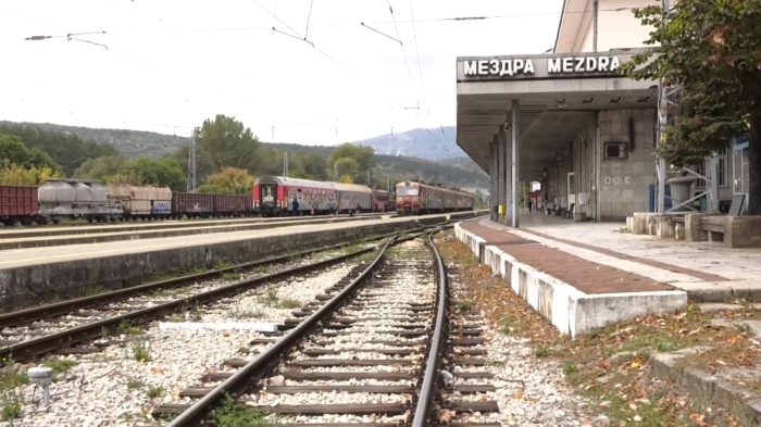 След скок в движение от влака: Дрогирани машинисти прегазиха свой колега