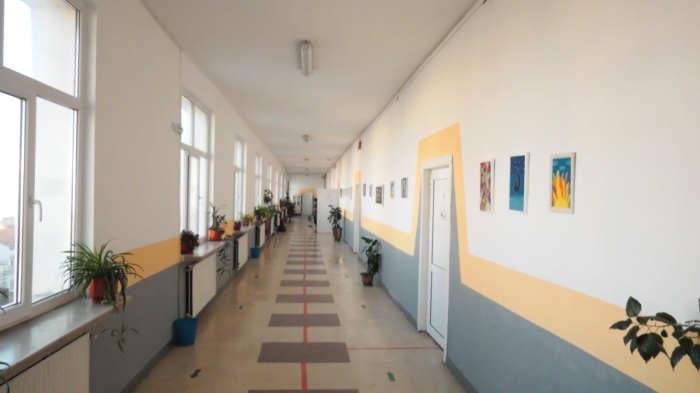 По 300 лв. за ученици от I - IV и VIII клас: Половината от еднократната помощ е изплатена на 234 хил. деца