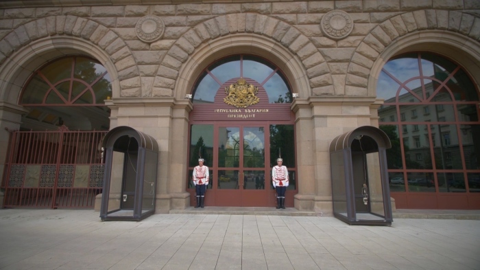 Радев за управлението на държавата: \"Управляващите са в парализа - чакат Пеевски да им каже дали ще ги бъде\" 