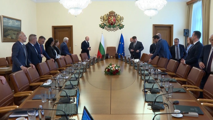 Само с протоколни кадри: Кабинетът \"Желязков\" заседава  - няма изявления към момента