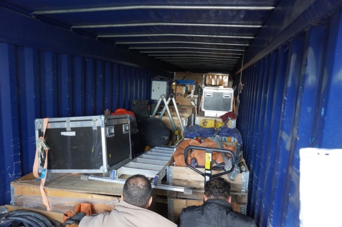 Задържаха 17 мигранти укрити в камион на ГКПП \"Лесово\"