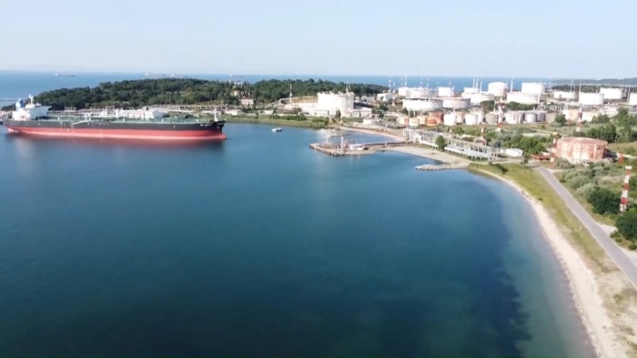 Енергийният министър Жечо Станков: \"Доставките на горива са гарантирани въпреки санкциите срещу „Лукойл“