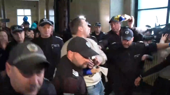 Съдът решава:  Дали да остави Станимир Хасърджиев в ареста 