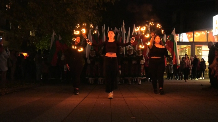 С почит към будителите: Факелно шествие във Враца