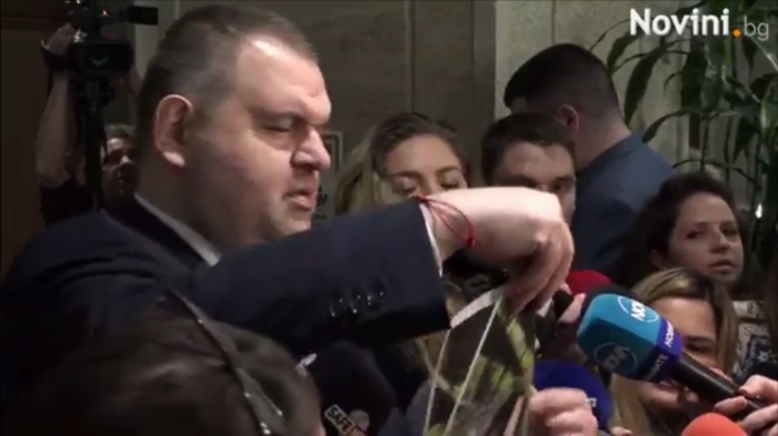 Пеевски обвини Бойко Рашков в лъжа: Заради снимка с предполагаем дилър на гласове