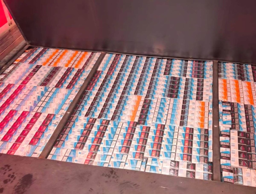 Задържаха над 240 000 къса цигари на МП Златарево