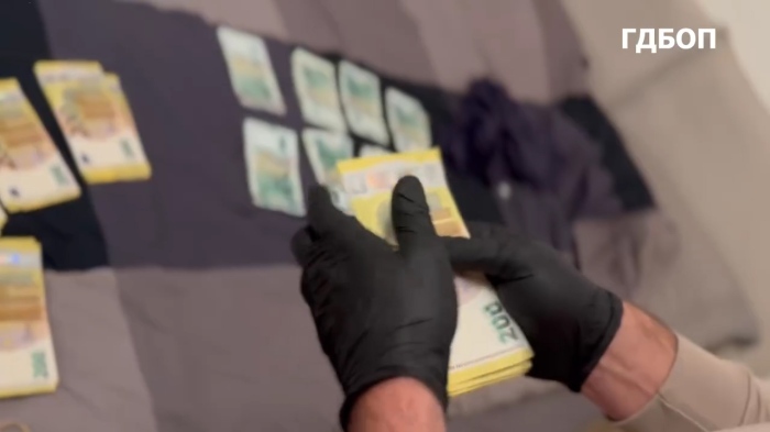 Заради подкупи за над 110 хил. лева: Задържаха митнически инспектор в Драгоман