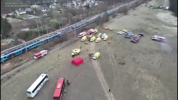 Инцидент в Чехия: Десетки ранени при влакова катастрофа