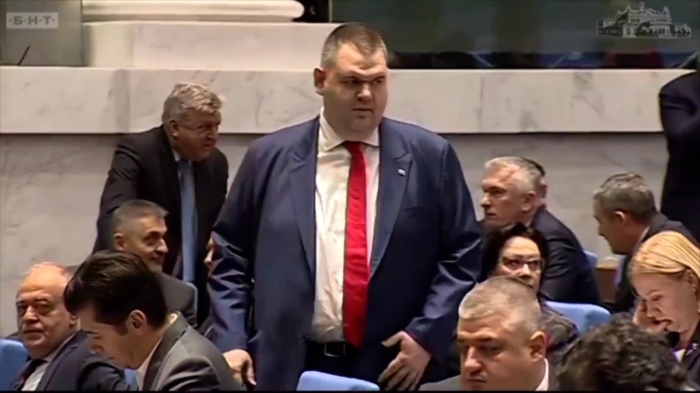 \"Не пипайте местните данъци и такси\" - Пеевски към общинските кметове от ДПС