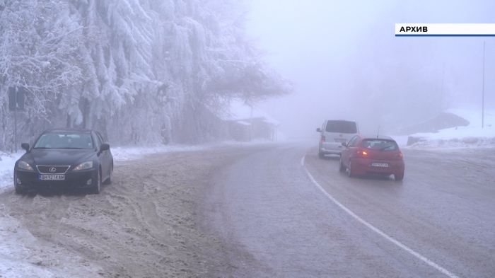 Преди снега: Влекачи и багер ще дежурят на Петрохан