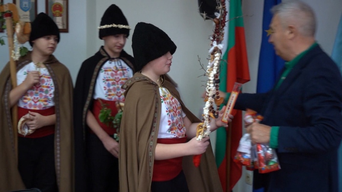 Коледари влязоха в община Монтана