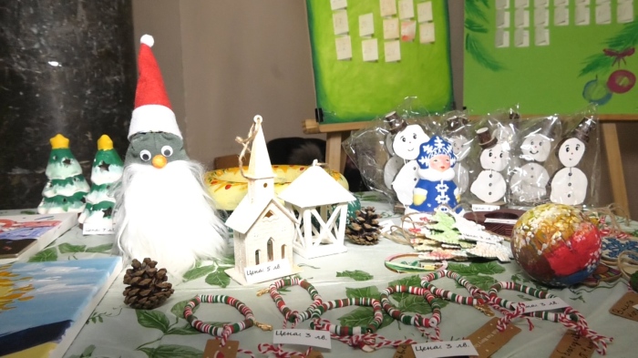 \"Изкуство за коледни добрини\": СУ \"Отец Паисий\" с коледен концерт и благотворителен базар