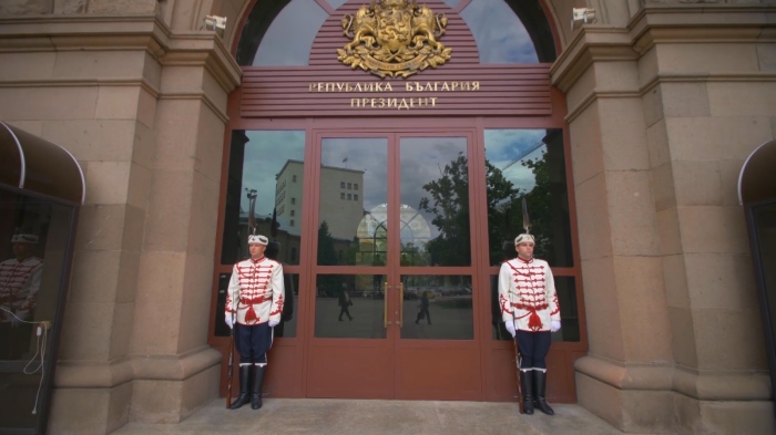 Президентът за първия мандат