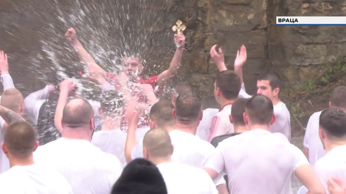 Северозападът отбеляза Йордановден: Десетки смелчаци се хвърлиха за Богоявленския кръст 