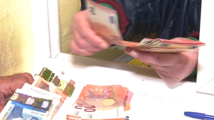 По-бавно обращение в евро в малките населени места