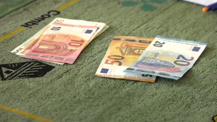 Няма достатъчно евро в малките населени места: Жителите на с. Голямо Пещене: \"Не сме готови за това\"