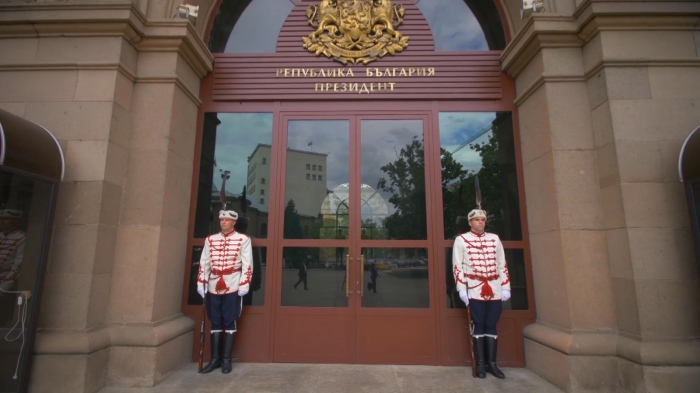 Президентът връчва първия мандат в понеделник 