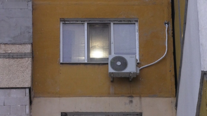 \"Неустойка за неустойка\": Колективна жалба до ЕРМ Запад, заради чести прекъсвания в студа