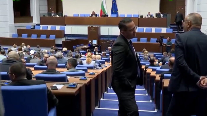 Новото начало на парламента: Скандал заради депутатската охрана от НСО