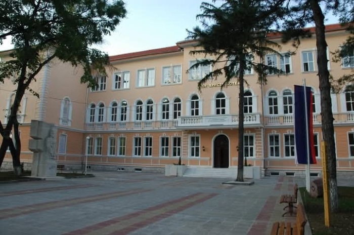 Ръководството на СУ \"Хр. Ботев\" - Враца в готовност за протест