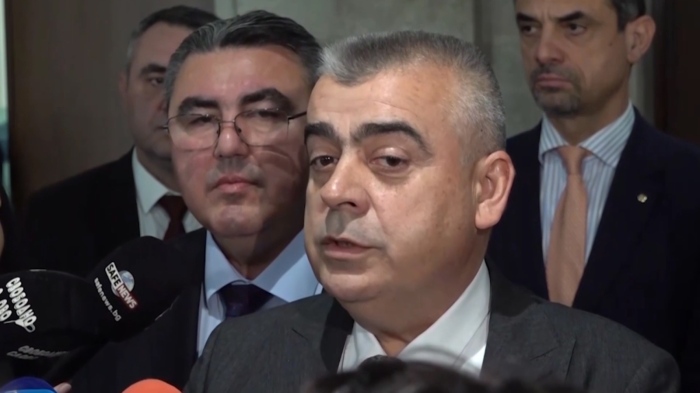 Реакциите след решението на Радев: АПС: \"Ще приемем третия мандат\" 